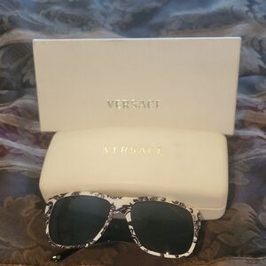 Versace New  Limited Edition Black and White Sunglasses with Classic Frame Xo